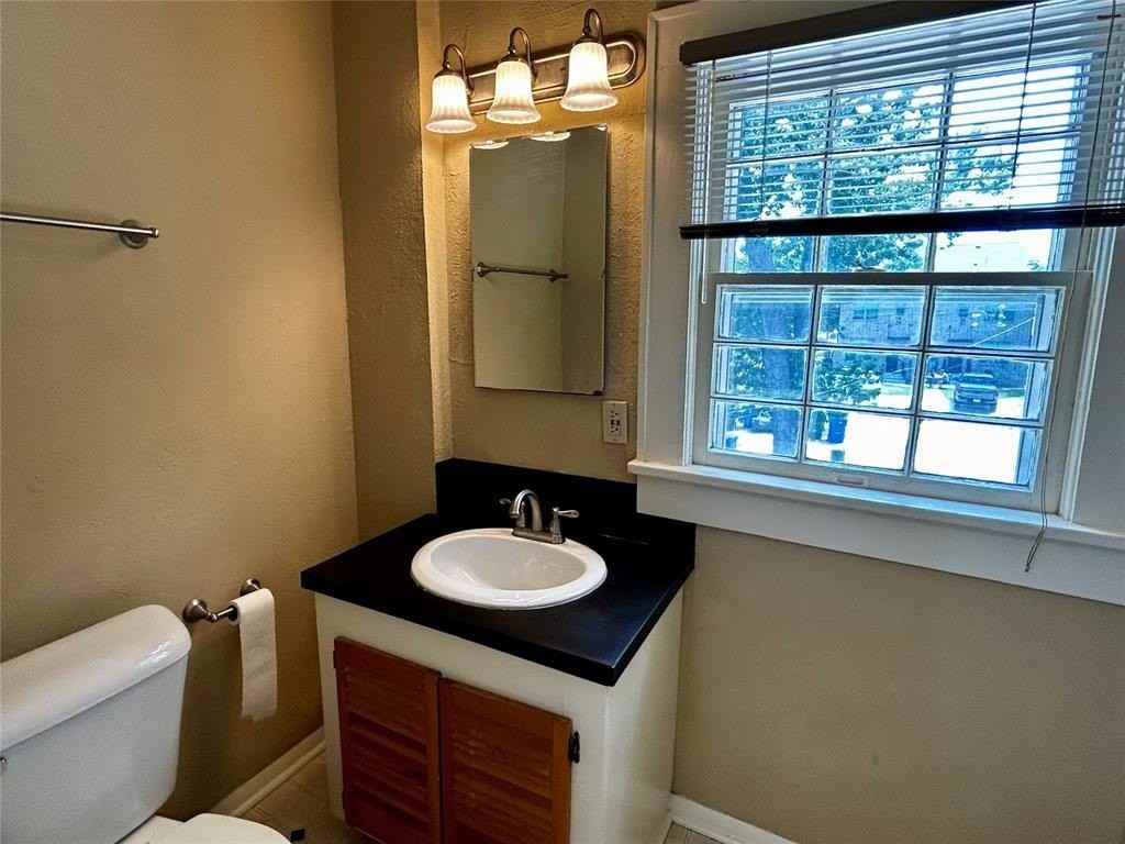 731 Jenkins Ave #B - Photo 6 of 13