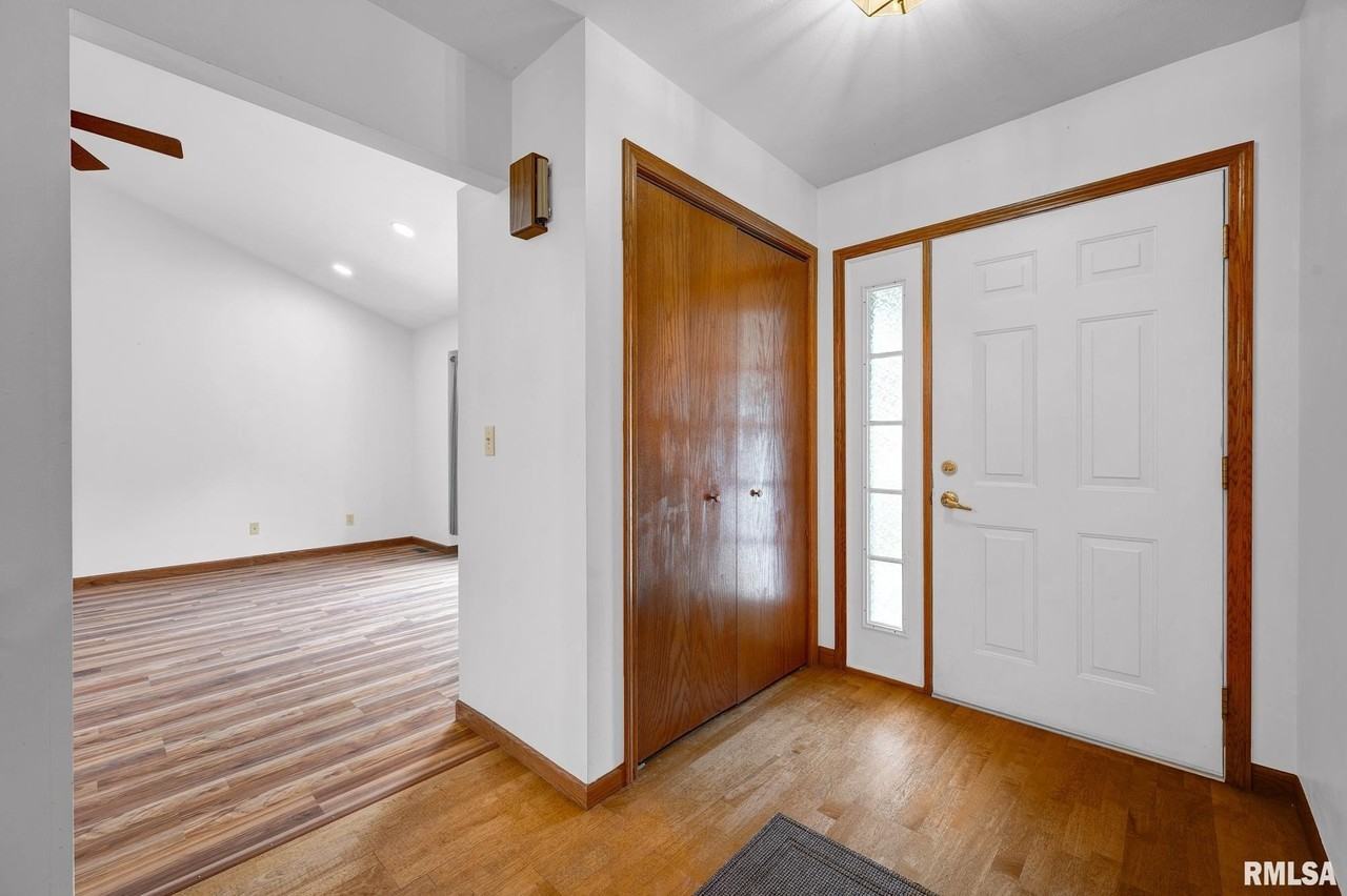 2321 W Pintura Ct - Photo 3 of 36