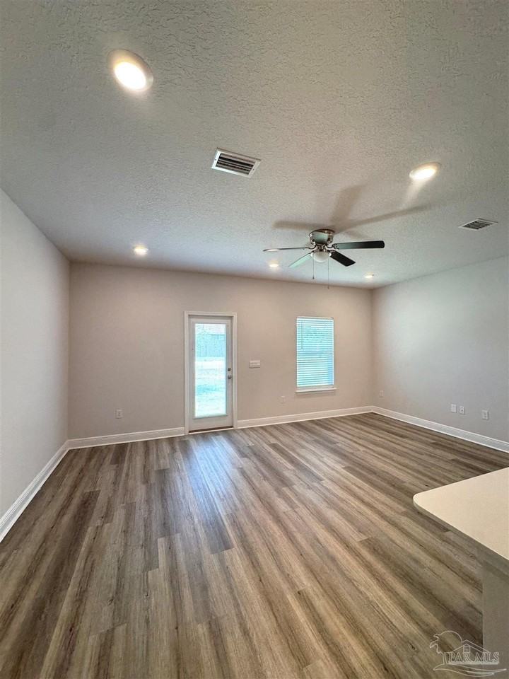5673 Stellarjay St - Photo 5 of 18