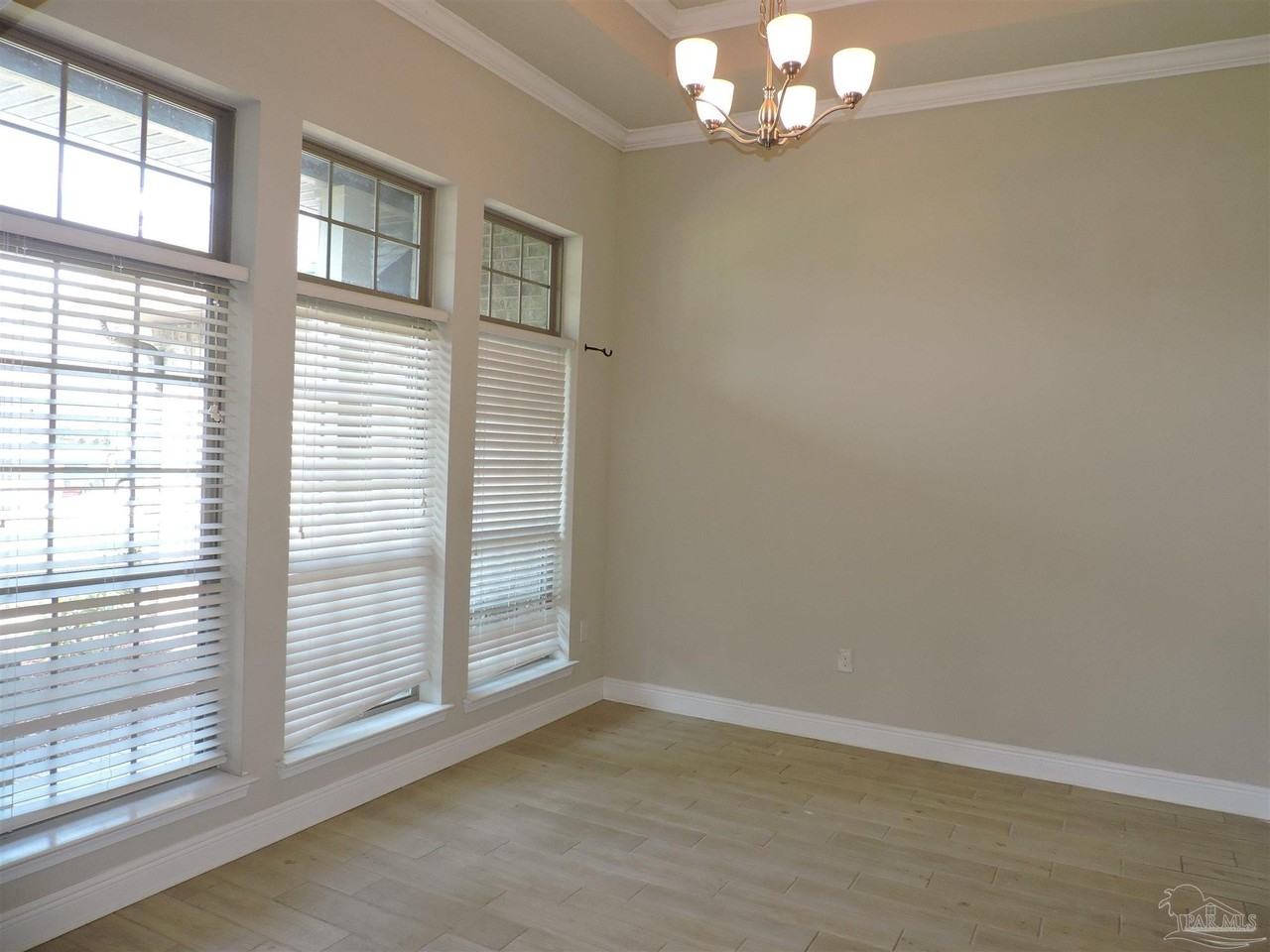 4221 Essex Terrace Cir - Photo 4 of 19