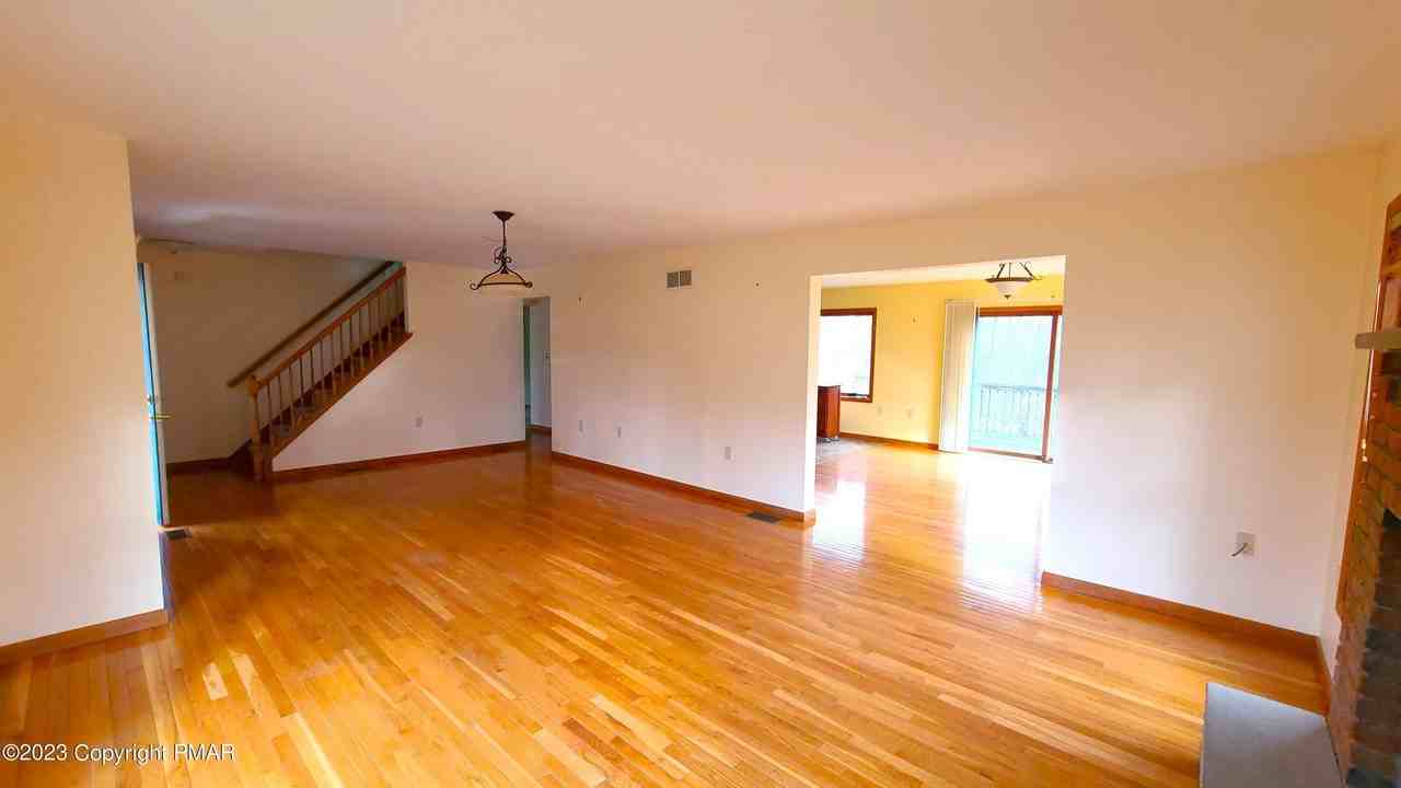 907 Thornberry Ct - Photo 3 of 27