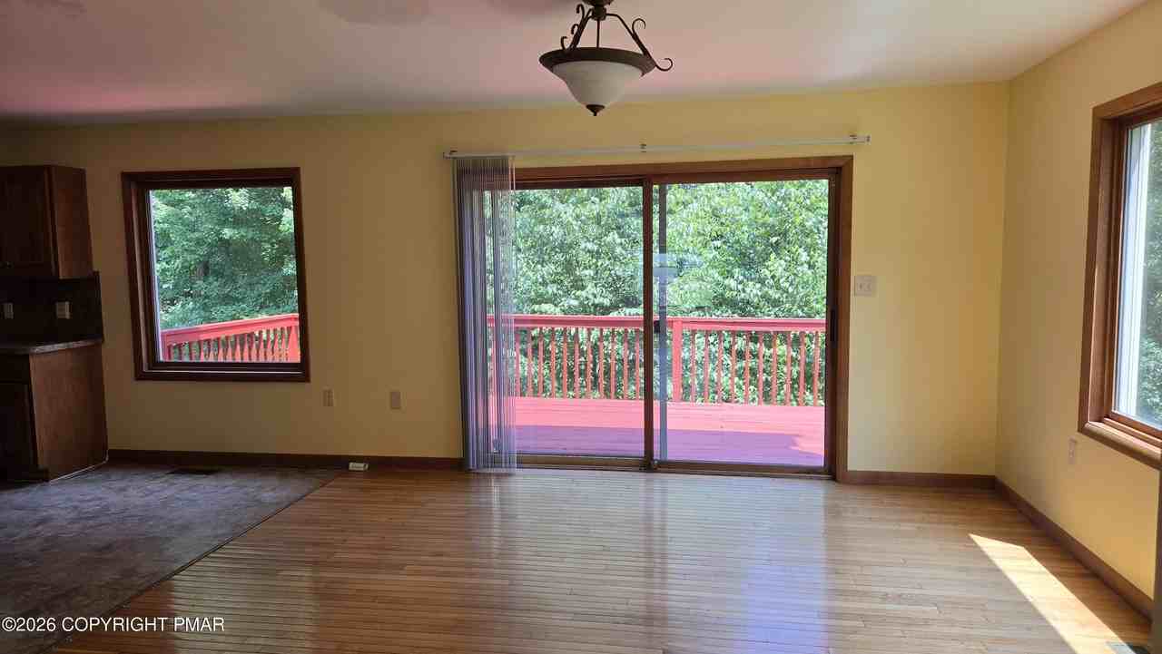 907 Thornberry Ct - Photo 4 of 27