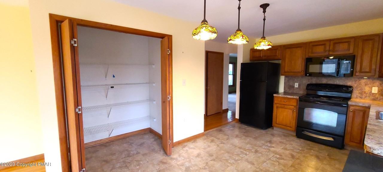 907 Thornberry Ct - Photo 6 of 27