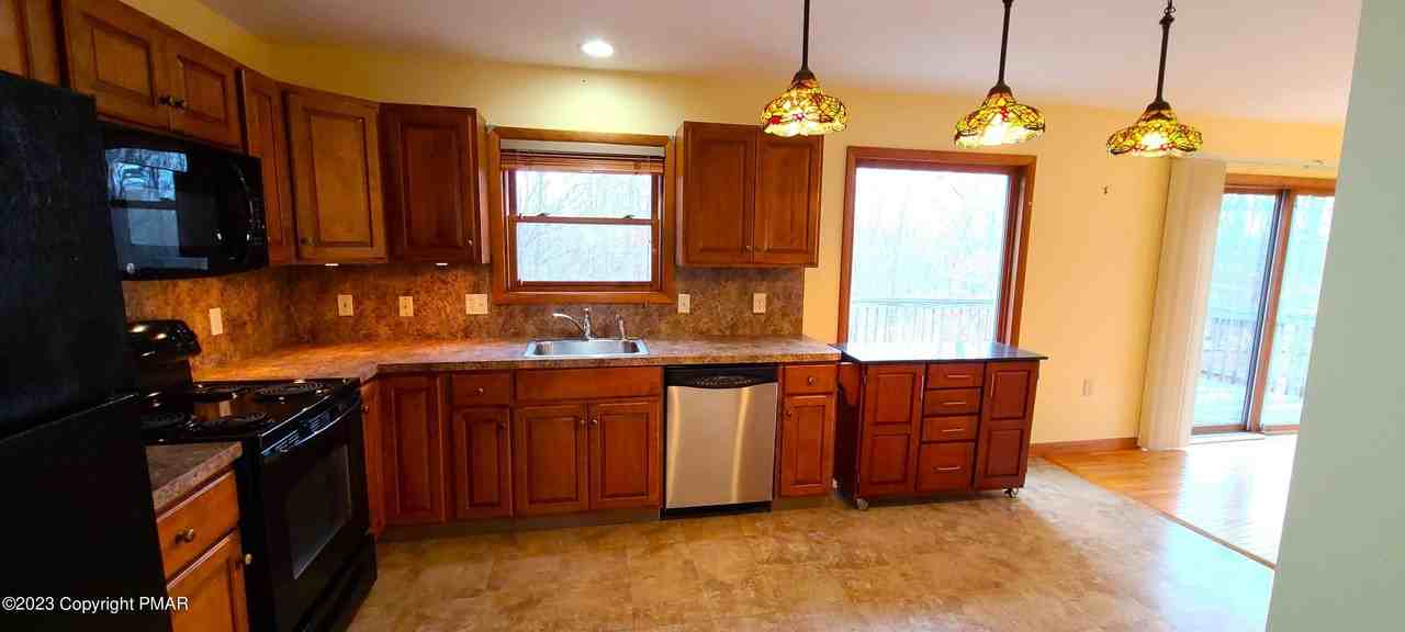 907 Thornberry Ct - Photo 7 of 27