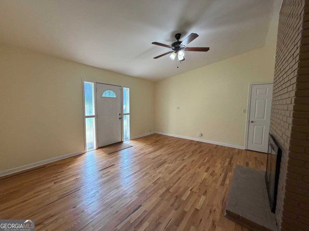 2720 Hollywood Dr - Photo 4 of 20