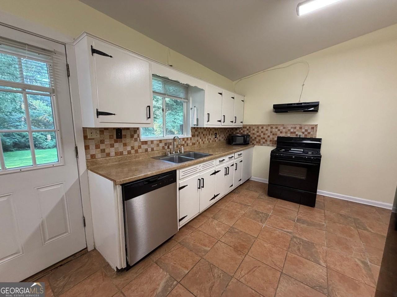 2720 Hollywood Dr - Photo 6 of 20