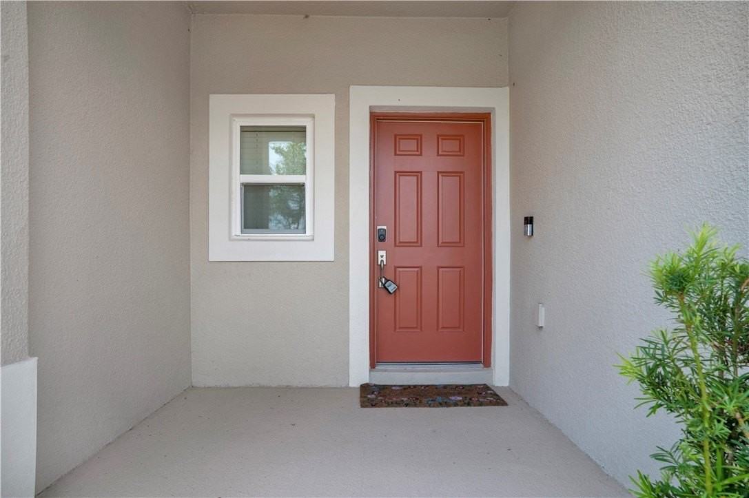 1276 Lago Vista Ct - Photo 2 of 33