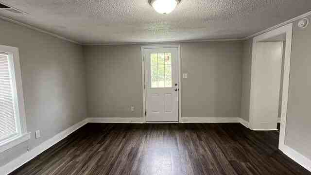 725 Highland Ave Nw - Photo 3 of 13