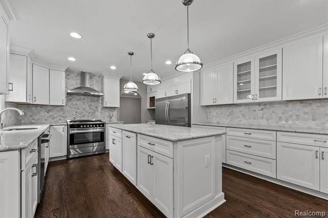 1592 Lone Pine Rd - Photo 6 of 37