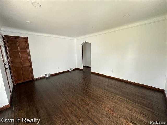 1829 Academy St - Photo 4 of 13
