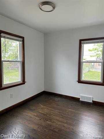 1829 Academy St - Photo 6 of 13