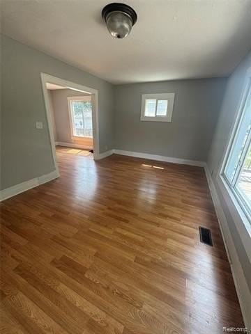 2176 Springle St - Photo 2 of 9