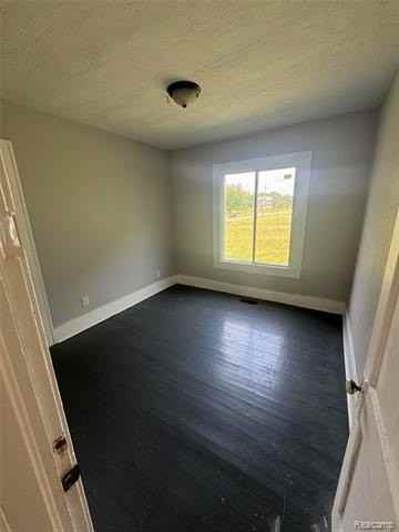 2176 Springle St - Photo 4 of 9