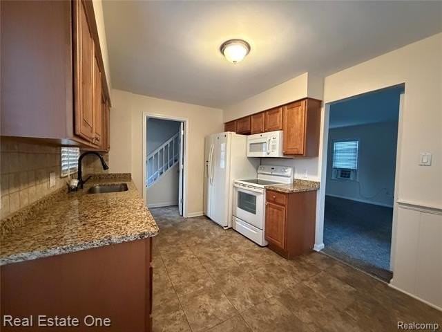 524 Manatee Ave - Photo 3 of 11