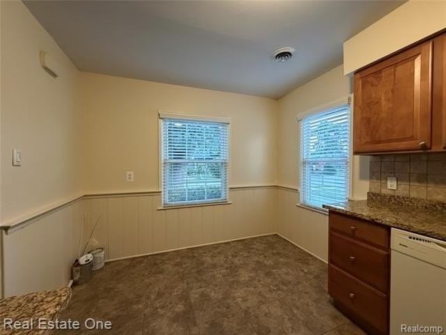 524 Manatee Ave - Photo 4 of 11