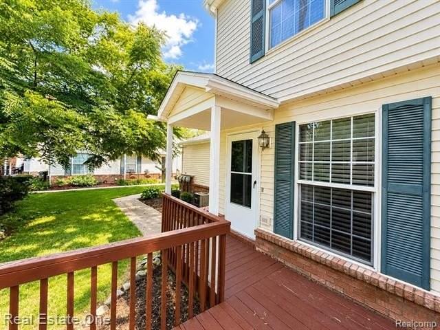 732 Griswold St - Photo 2 of 12