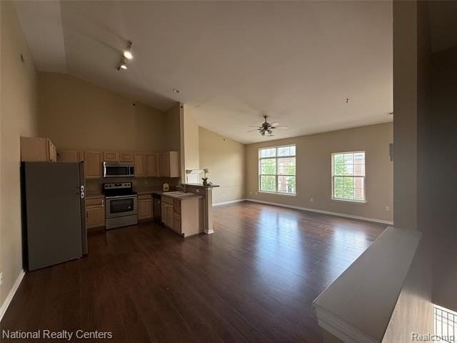 14586 Vauxhall Dr - Photo 2 of 15