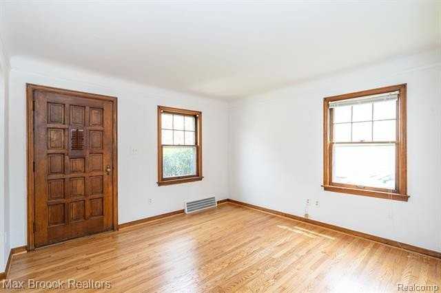 1587 Leroy St - Photo 2 of 25