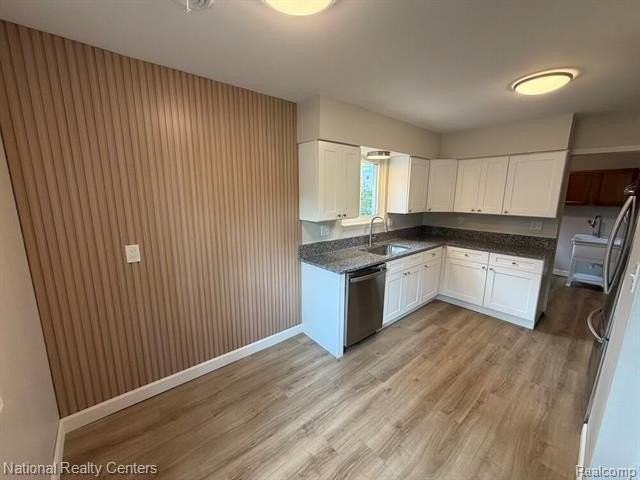 1961 Goulson Ave - Photo 5 of 23