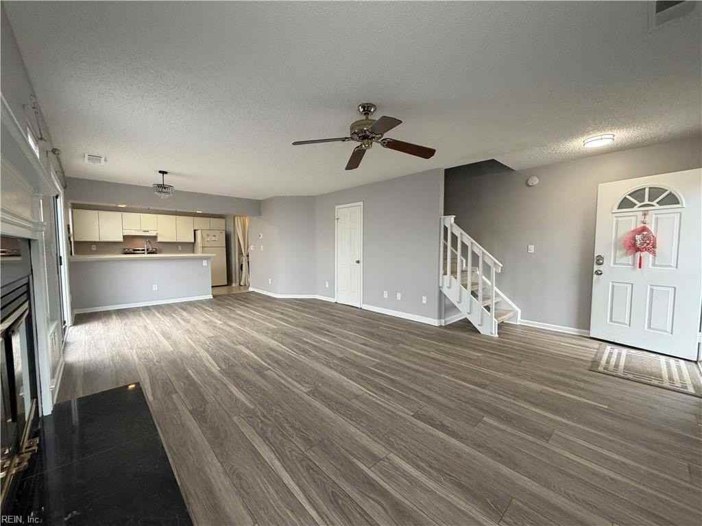 5608 Tourmaline Ct - Photo 4 of 23