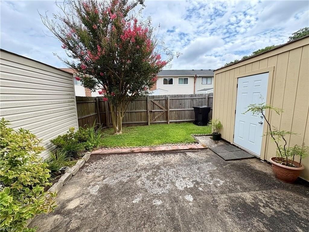 5026 Amboy Ct - Photo 5 of 10