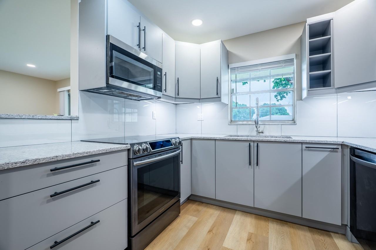 14339 Canalview Dr #D - Photo 4 of 16