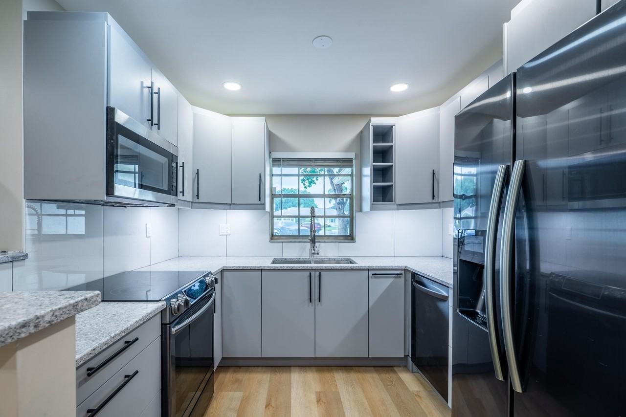 14339 Canalview Dr #D - Photo 5 of 16