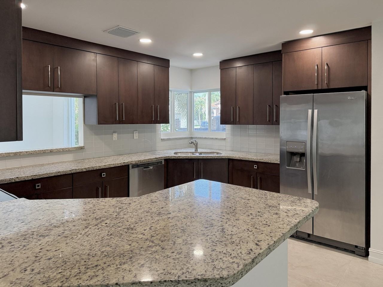 21440 Millbrook Ct - Photo 5 of 34