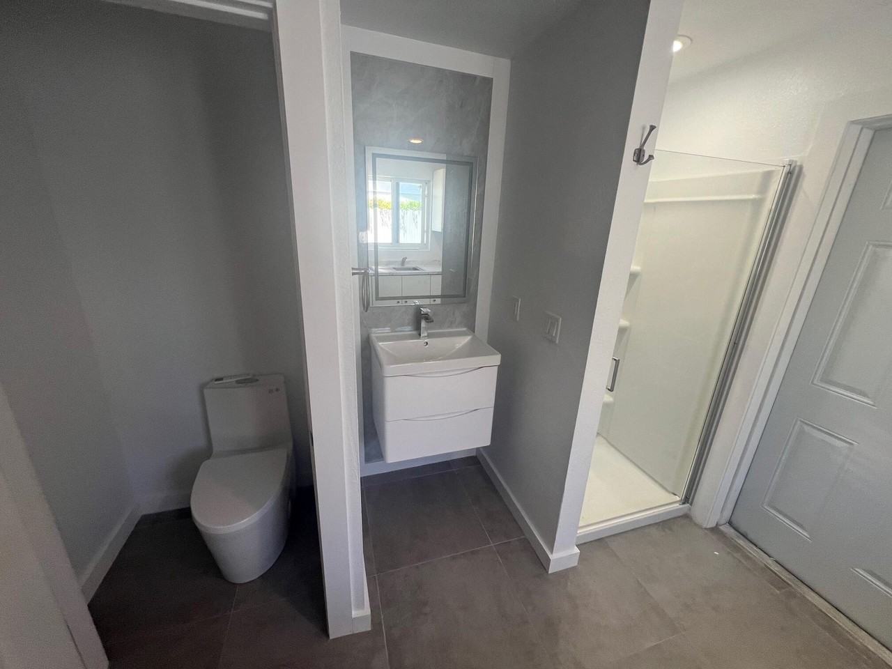 1244 W 27th St #B - Photo 4 of 6