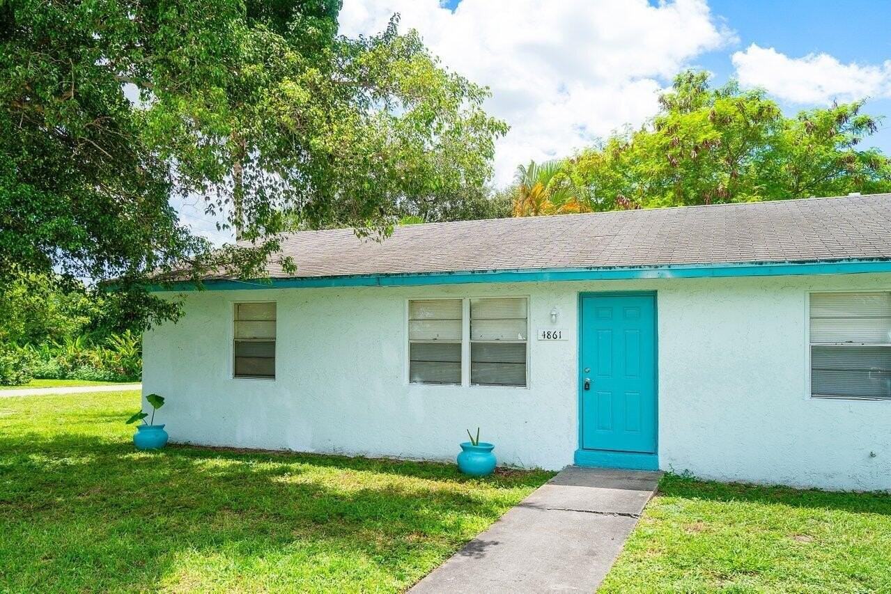 4861 Gulfstream Rd - Photo 2 of 21