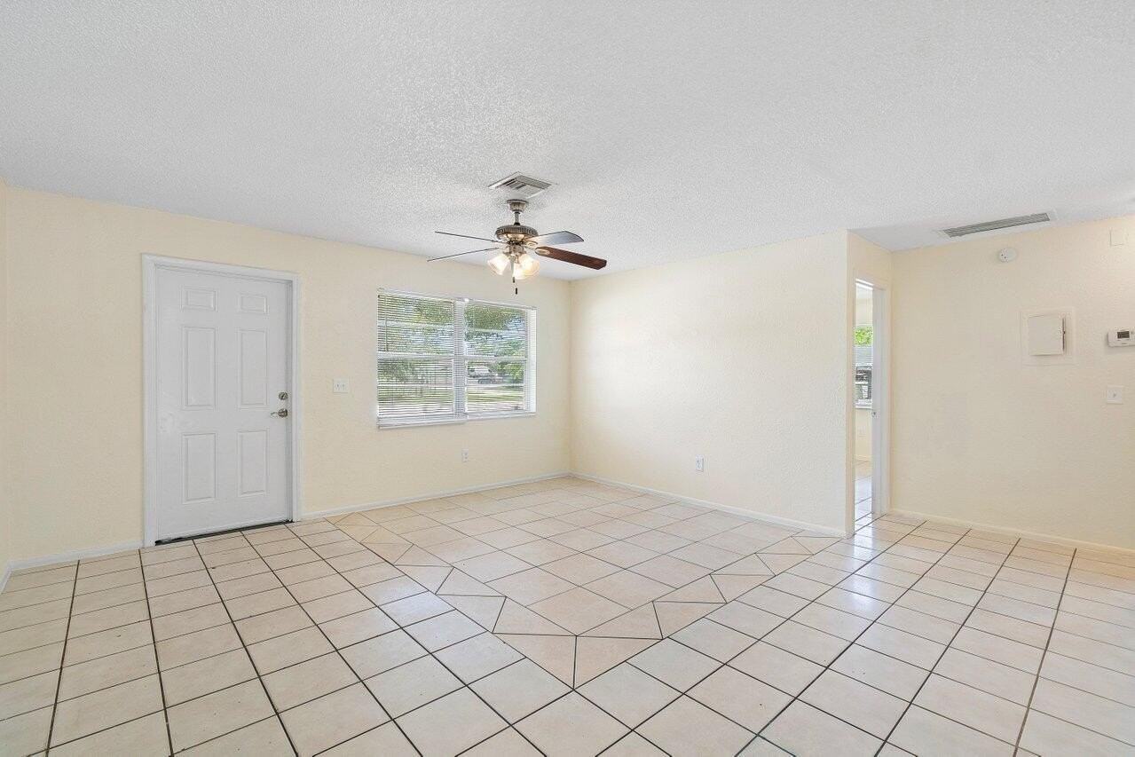 4861 Gulfstream Rd - Photo 4 of 21