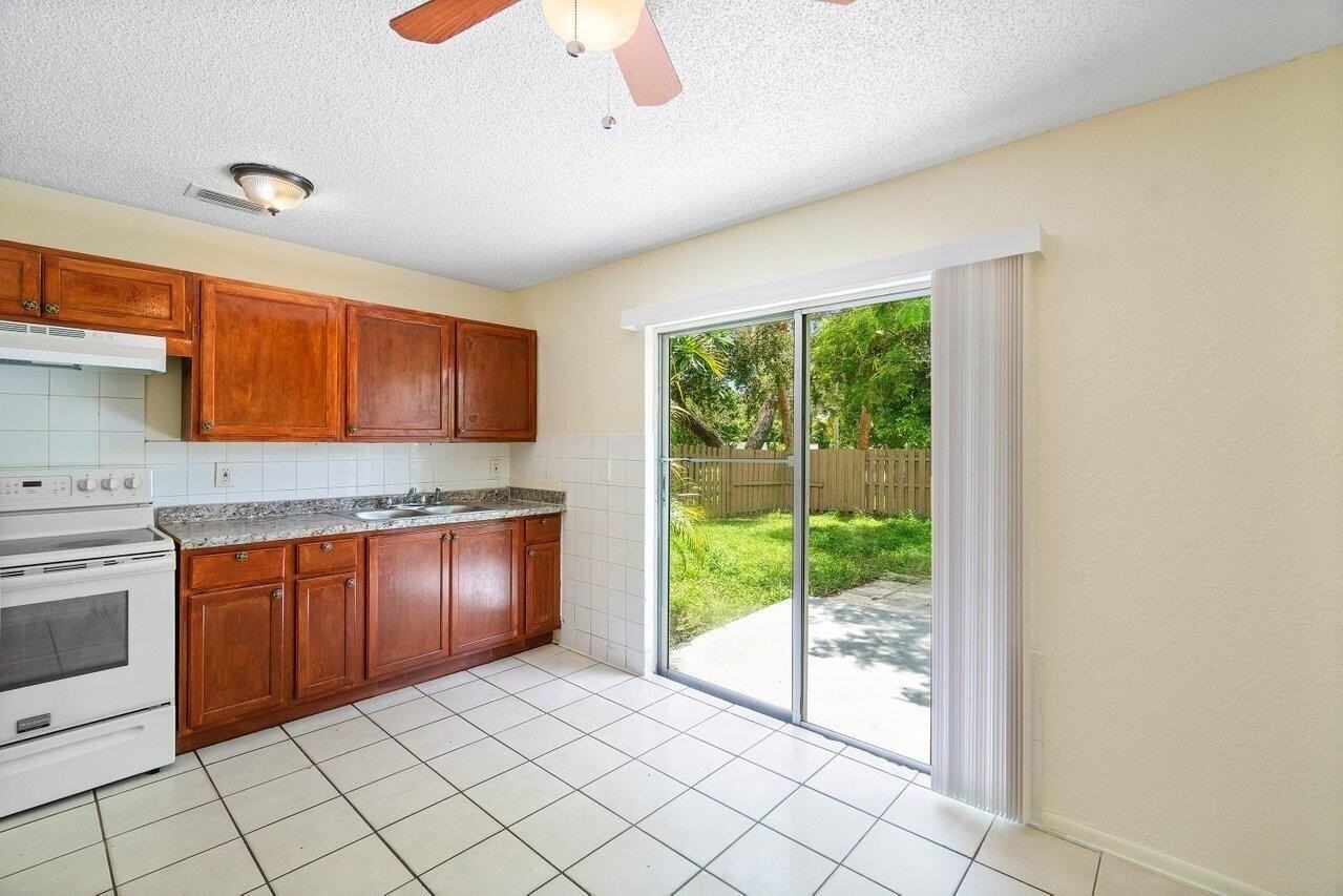 4861 Gulfstream Rd - Photo 5 of 21
