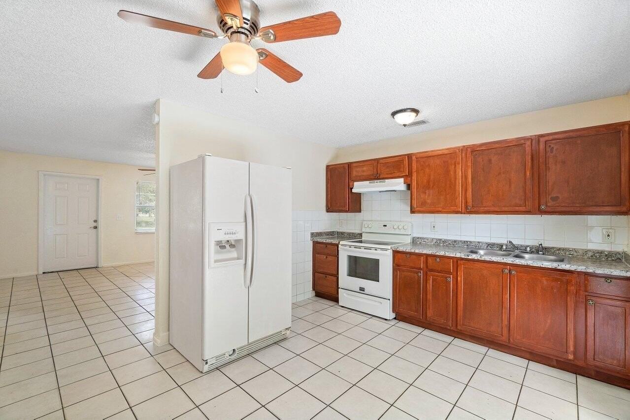 4861 Gulfstream Rd - Photo 6 of 21