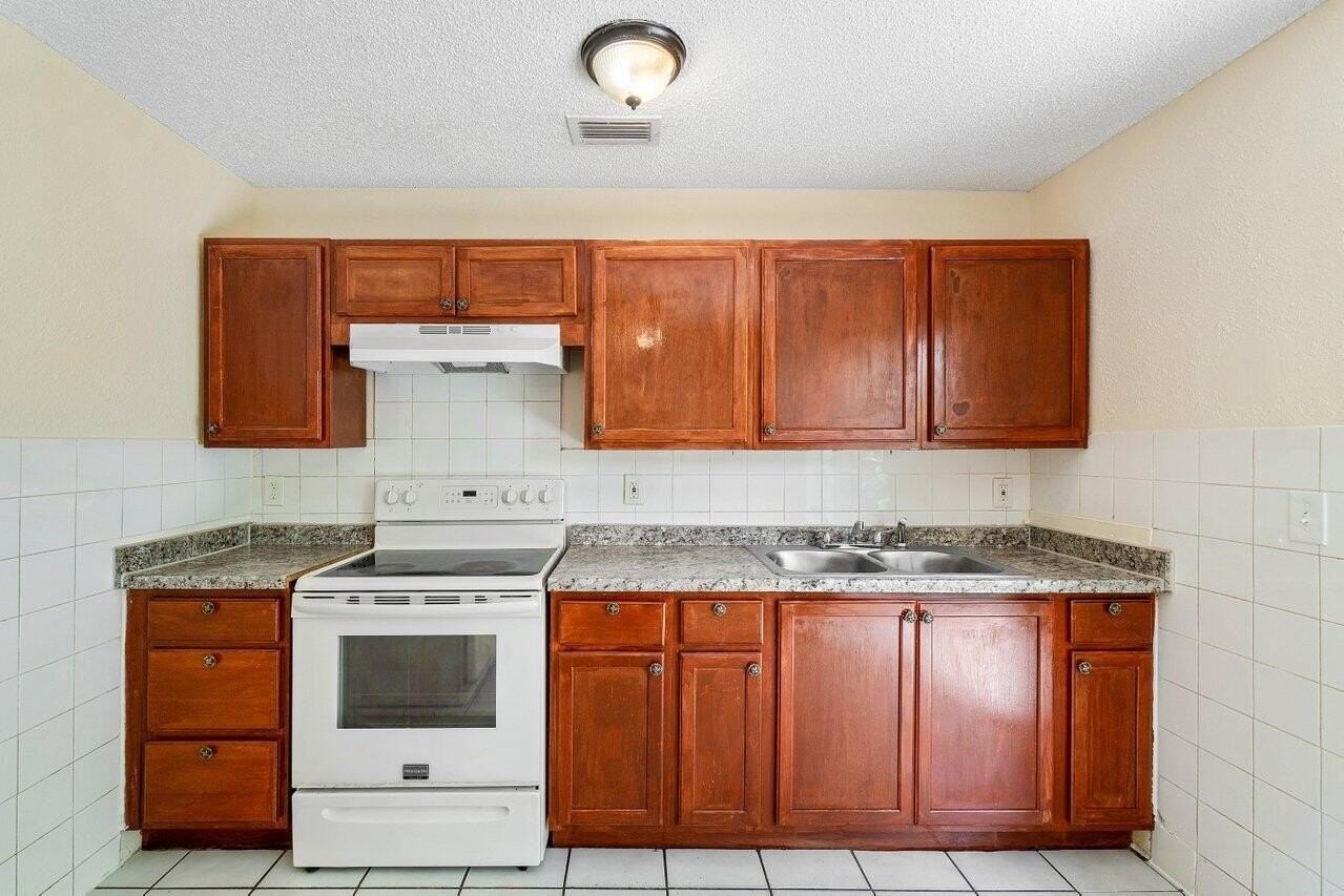 4861 Gulfstream Rd - Photo 7 of 21
