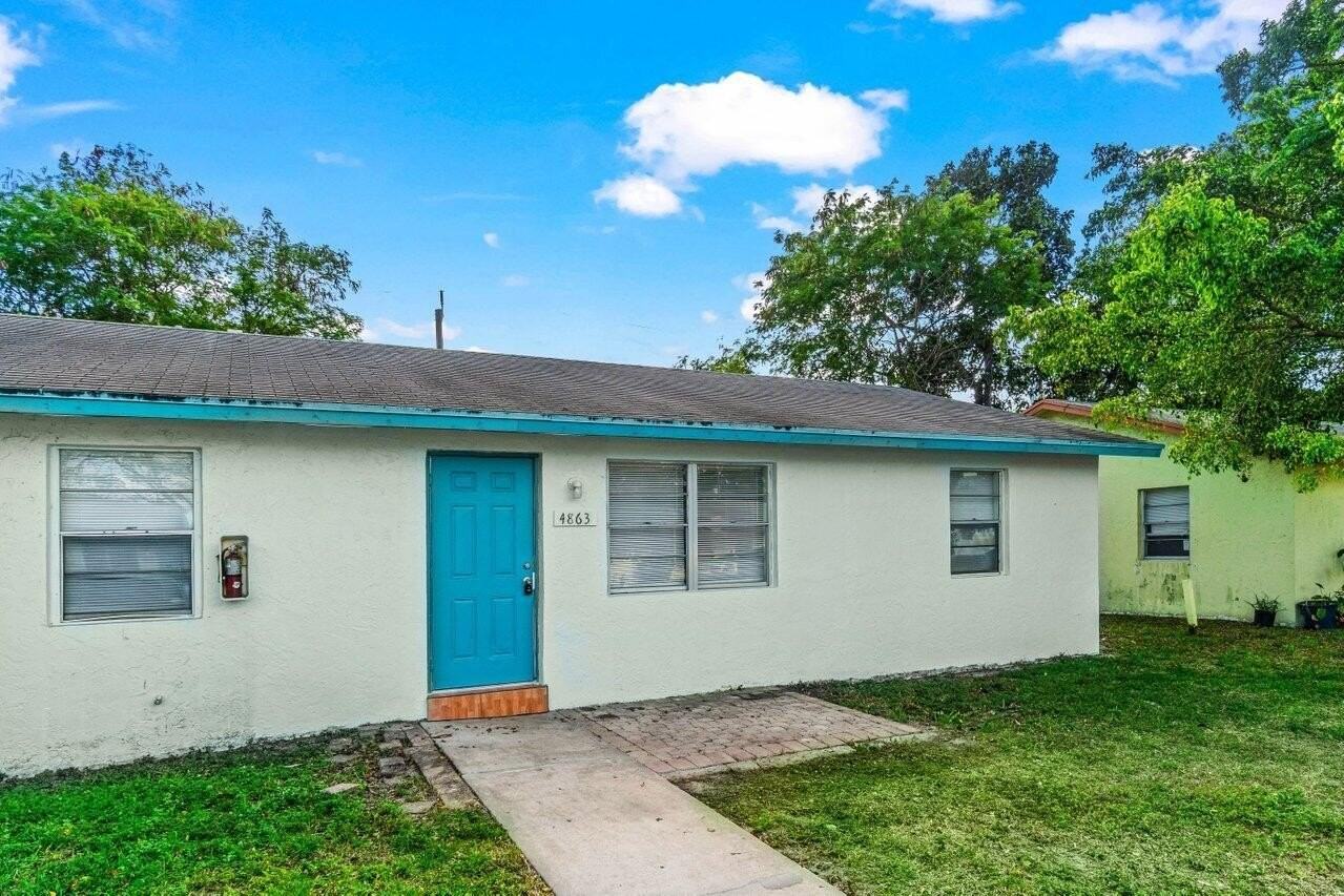 4863 Gulfstream Rd - Photo 3 of 20