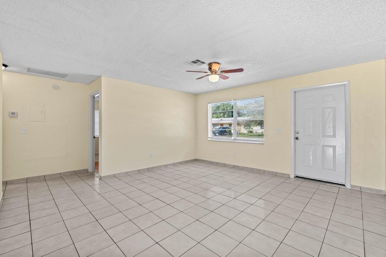 4863 Gulfstream Rd - Photo 5 of 20