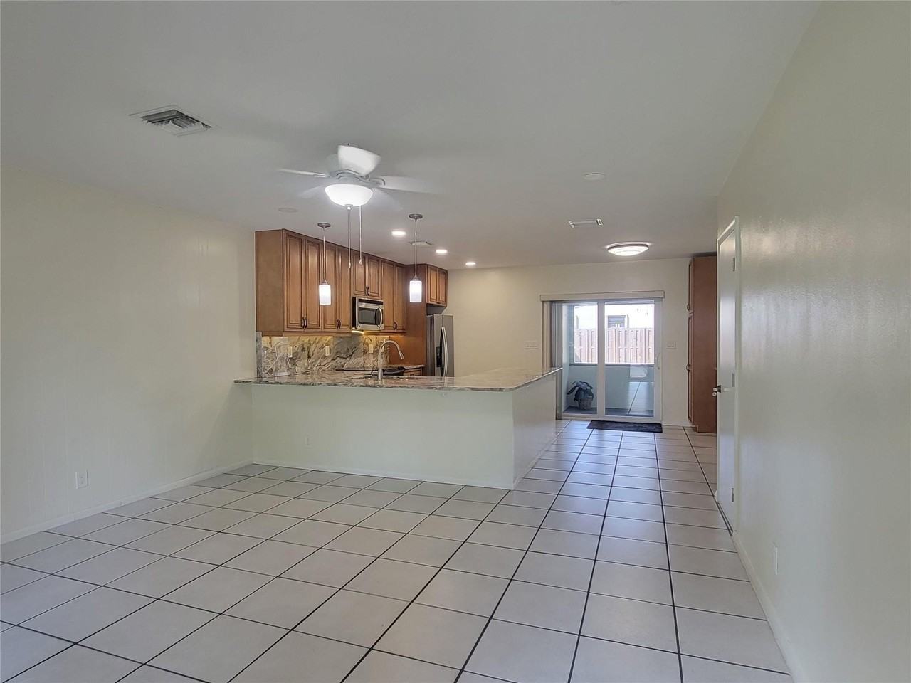 1601 Sw 1st Ter - Photo 5 of 36
