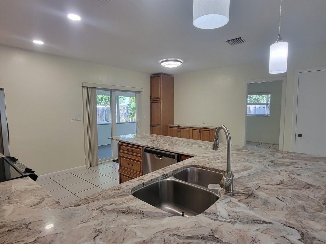 1601 Sw 1st Ter - Photo 6 of 36