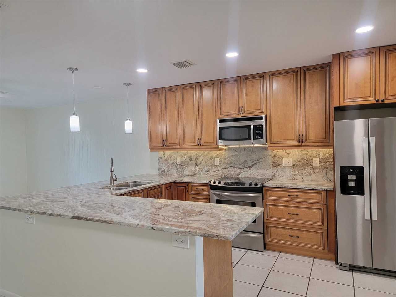 1601 Sw 1st Ter - Photo 7 of 36