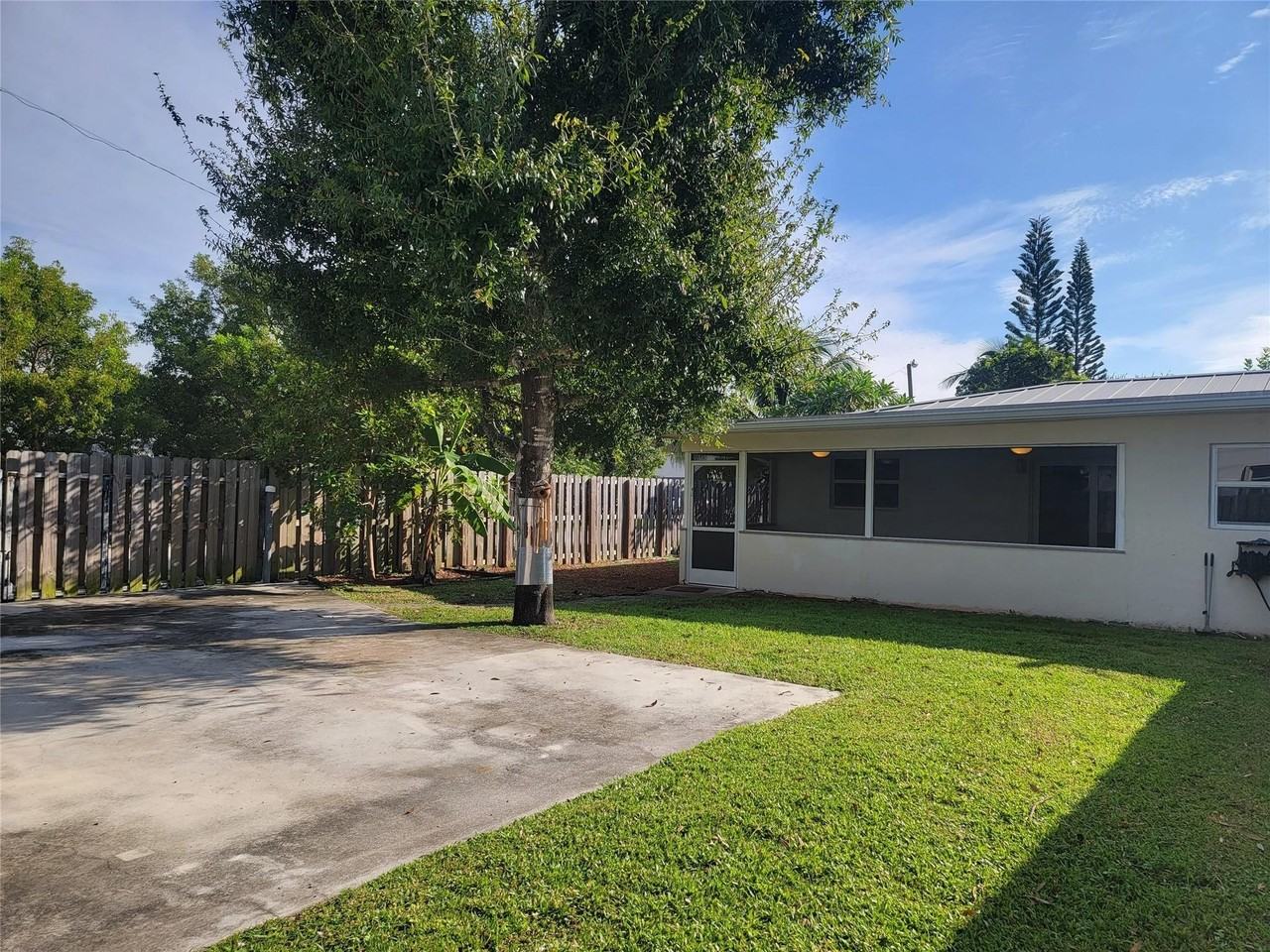 1601 Sw 1st Ter - Photo 6 of 35