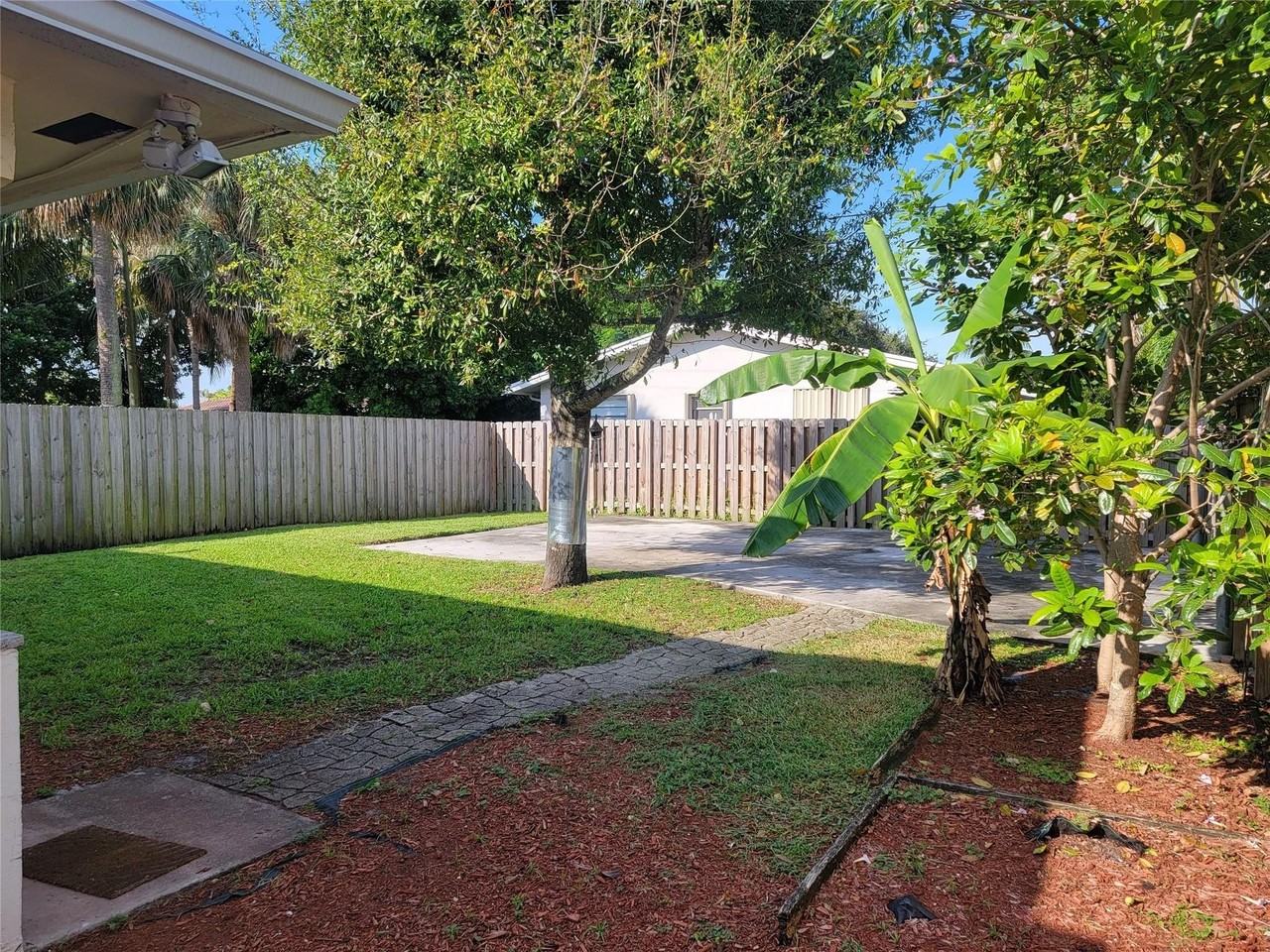 1601 Sw 1st Ter - Photo 5 of 35