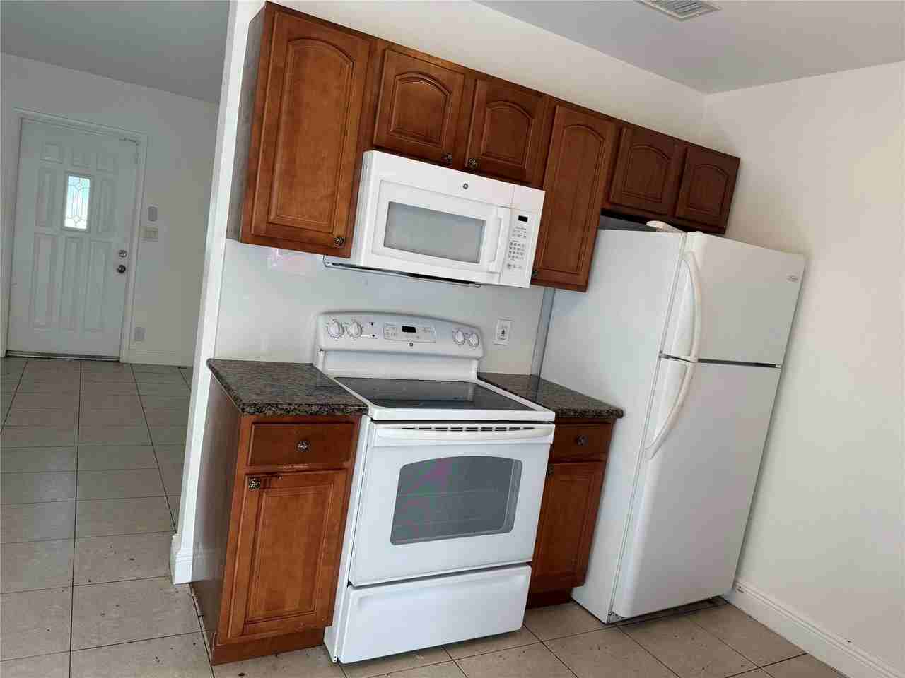 1139 Nw 9th Ave - Photo 2 of 21