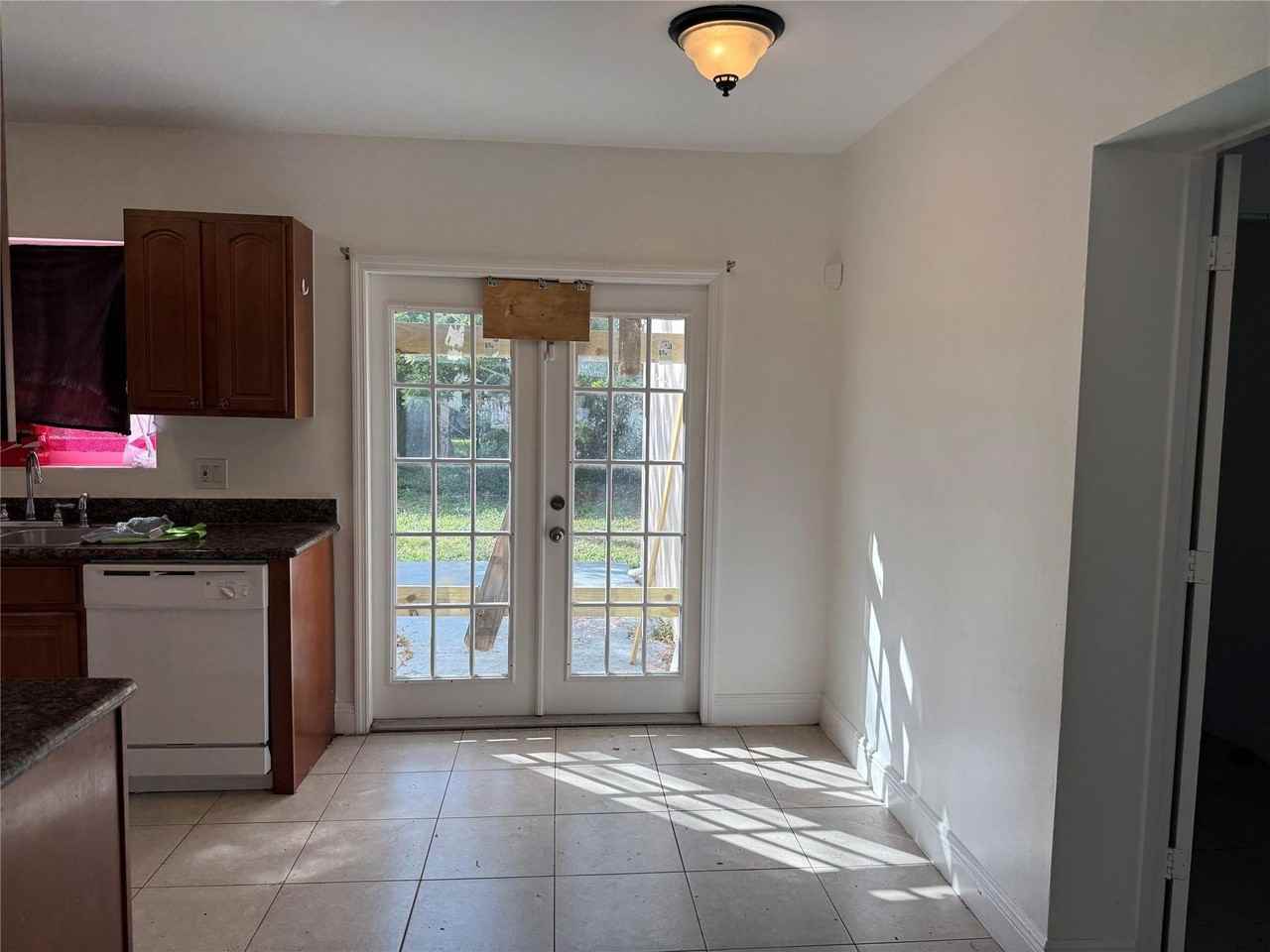 1139 Nw 9th Ave - Photo 6 of 21