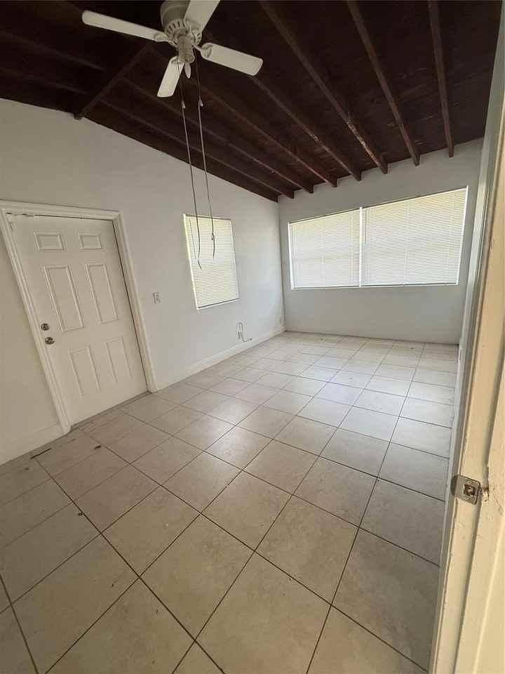 1139 Nw 9th Ave - Photo 7 of 21