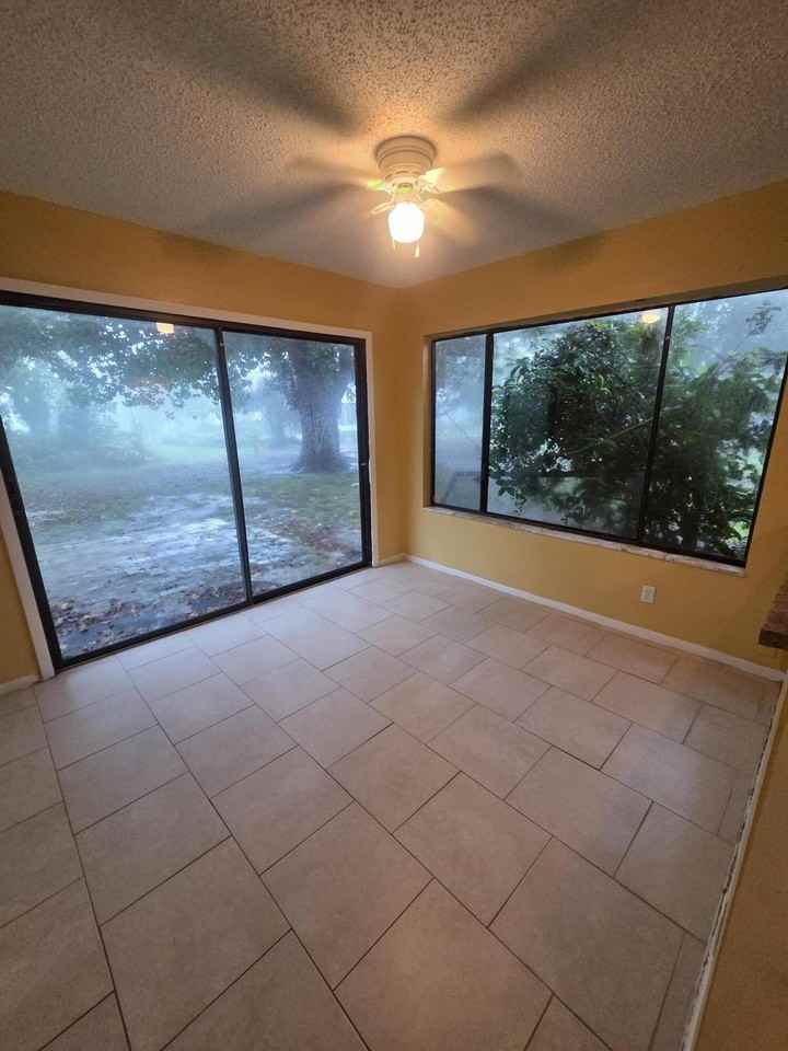 1917 Se Burgundy Ln - Photo 6 of 9