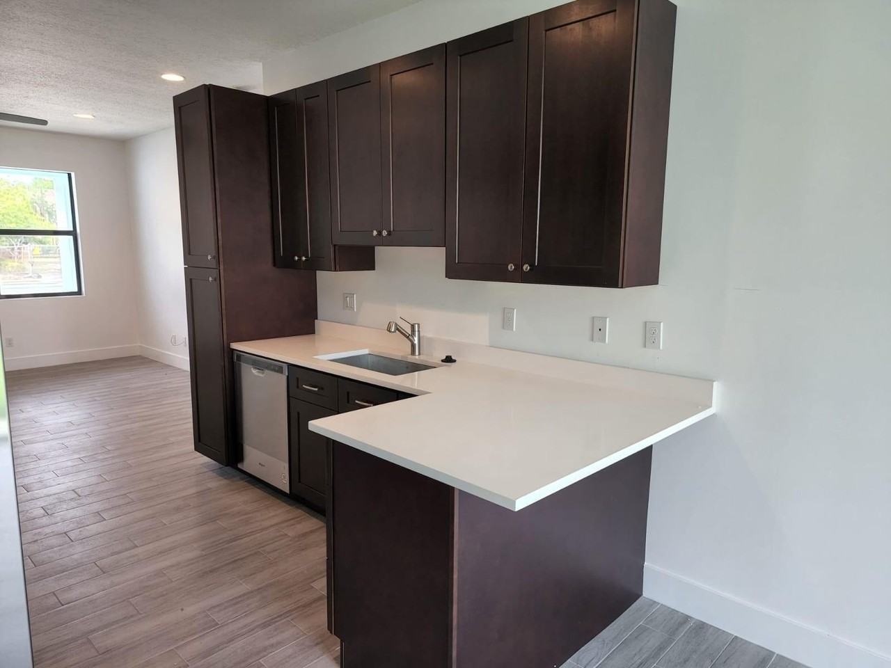 517 15th St - Photo 2 of 22