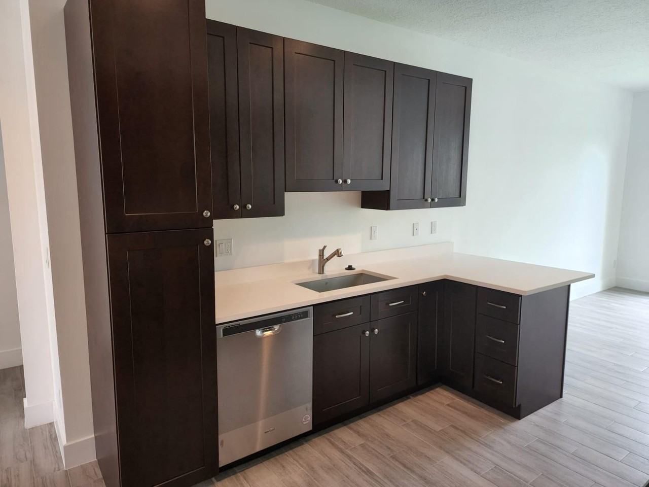 517 15th St - Photo 3 of 22