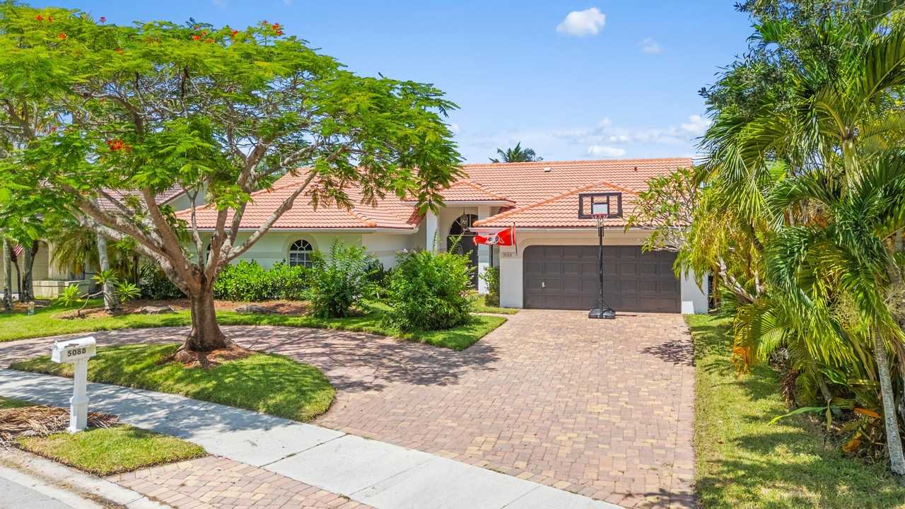 5088 Nw 100th Ter - Photo 4 of 50