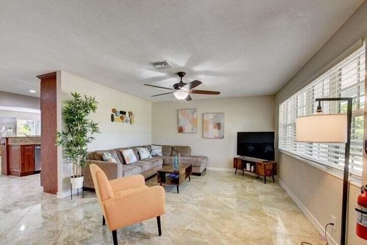 168 Se 31st Ave - Photo 6 of 37