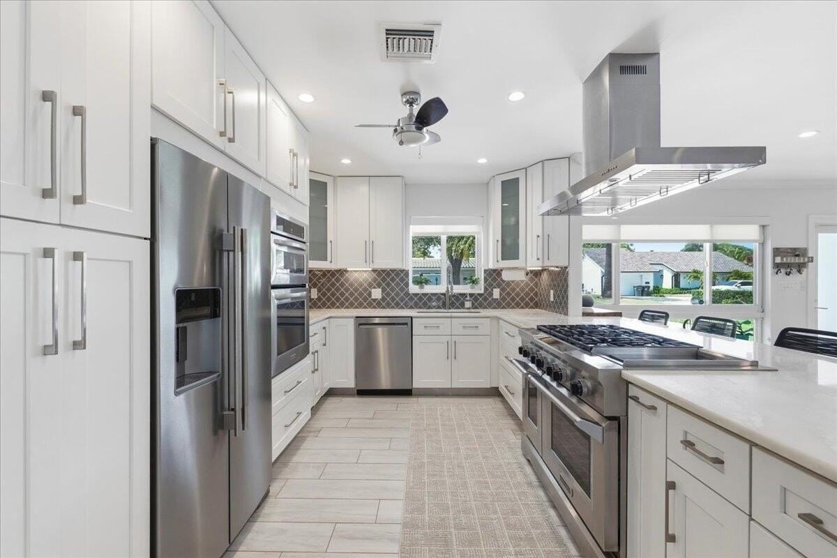 2210 Ne 34th Ct - Photo 4 of 48